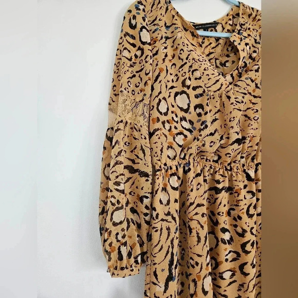 Long sleeve abstract animal blouson dress with lace trim WHBM size 2 - Picture 3 of 8